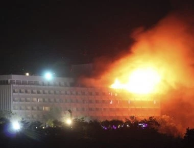 Καμπούλ: Πολύνεκρη επίθεση ενόπλων στο ξενοδοχείο Intercontinental που φλέγεται με 15 νεκρούς (upd)